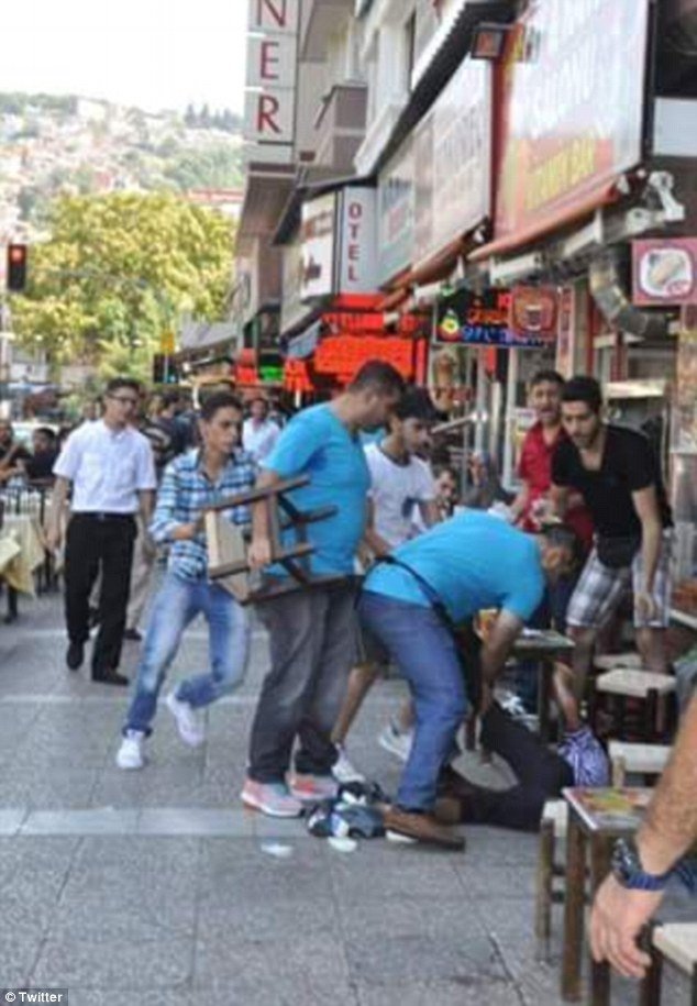 bocah pengungsi suriah diserang manajer resto di turki