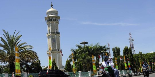 Dihantam gempa & tsunami, menara Masjid Baiturrahman rawan roboh