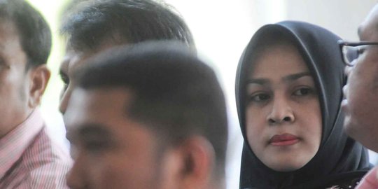Ini cerita sosok Evi Susanti, istri muda Gubernur Sumut Gatot Pujo