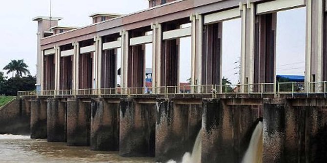 Pintu air dan Kali Cisadane diabaikan, kepala daerah Tangerang kesal