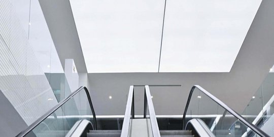 terjepit eskalator di itc kuningan jakarta rev2