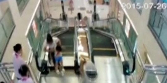 di china telan seorang ibu hingga tewas rev2