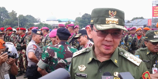 Dekati TNI-Polri, manuver politik Ahok maju Pilgub DKI 2017?