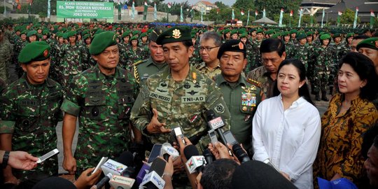 Presiden Jokowi melantik 793 perwira TNI dan Polri