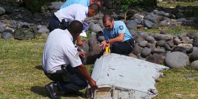 Ini wujud serpihan yang diduga puing Malaysia Airlines MH370