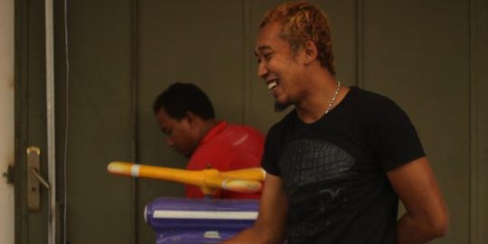 Galih Sudaryono, mantan kiper Persija kini jadi operator odong-odong