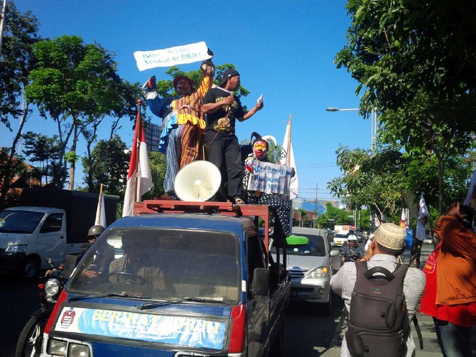 demo pilkada di surabaya