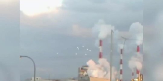 itu tampak berdansa di langit rev1
