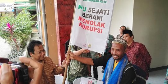 Pria ini jalan kaki Malang-Jombang ingin Muktamar NU bebas suap