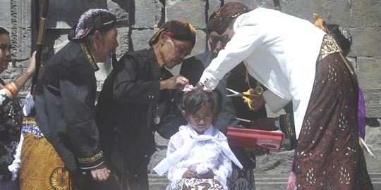 Ritual potong rambut anak gimbal ramaikan Dieng Culture Festival