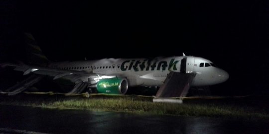 Pesawat Citilink keluar jalur saat mendarat di Padang, 2 luka