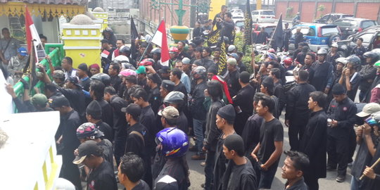 Ratusan warga demo di kantor Wali Kota Medan minta 11 WNI dibebaskan