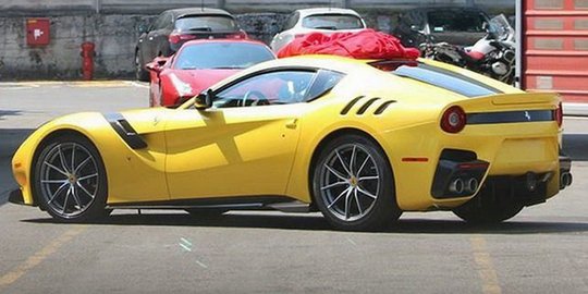 Garang, ini tampang Ferrari F12 GTO special edition