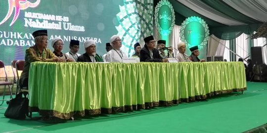 Cerita Gus Mus rela cium kaki peserta Muktamar agar NU damai