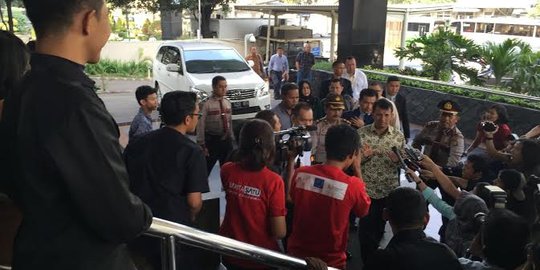 Diperiksa 9 jam, Gubernur Sumut Gatot dan istri muda ditahan KPK