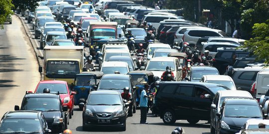 Kebijakan tarif flat parkir on street Dishub DKI ditentang Ahok