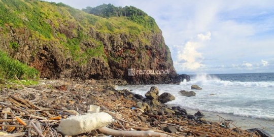 Kerusakan Pulau Sangiang, Banten ini bikin miris