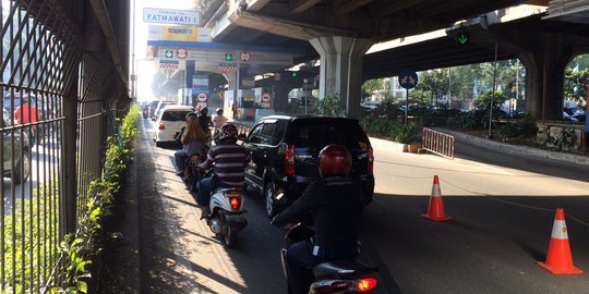 Begini pemandangan saat motor & mobil depan Citos masuk Tol JORR