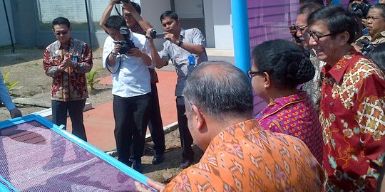 Menteri Yasonna dan Yohana kompak robohkan pagar Lapas Anak Bandung