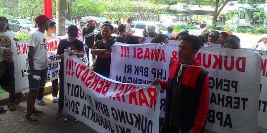 Demi Rp 50 ribu, ibu-ibu nekat bawa anaknya demo Ahok di KPK