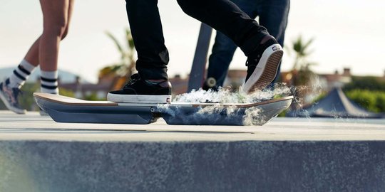 Penampakan canggihnya papan luncur terbang Hoverboard Lexus