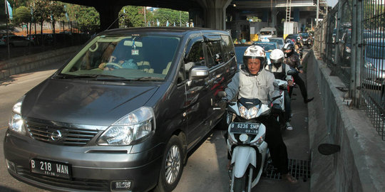 Meski motor masuk Tol JORR, lalu lintas di Fatmawati tetap macet