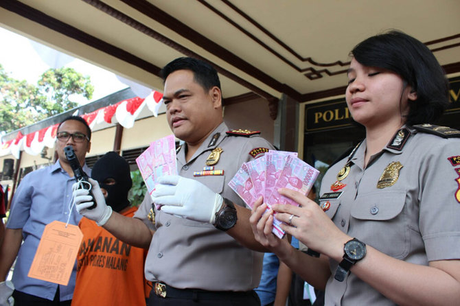 dukun punya uang palsu ditangkap