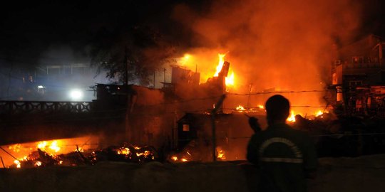 9 Toko dan 40 rumah hangus akibat kebakaran Pasar Gembrong