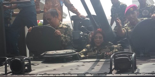 Sopiri tank Marinir, Susi bilang 'Menterinya Pak Jokowi harus keren'