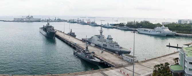 kapal perang singapura