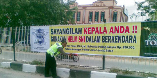 anda gunakan helm sni dalam berkendara rev4