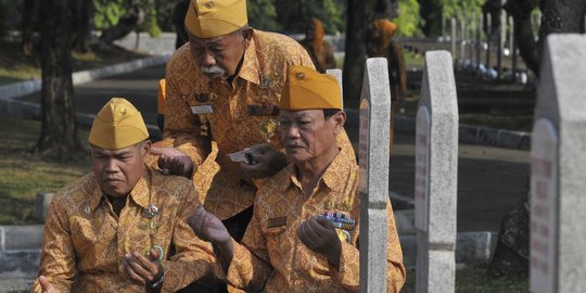 Sambut Hari Veteran, ratusan mantan pejuang ziarah di TMP Kalibata