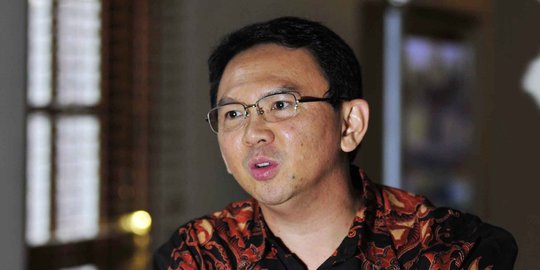 Ahok sebut ada jebakan betmen soal polemik stiker uji KIR bus Scania