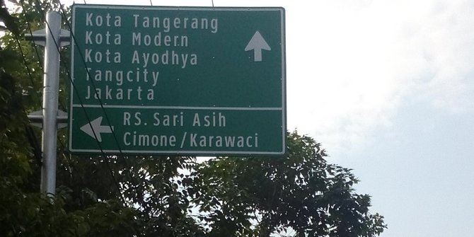 Di Tangerang plang penunjuk jalan berubah jadi nama Mal 