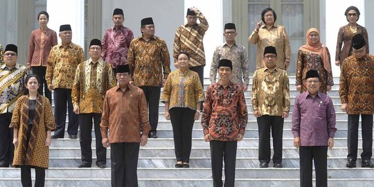 Berkali-kali Jokowi hanya gertak copot menteri