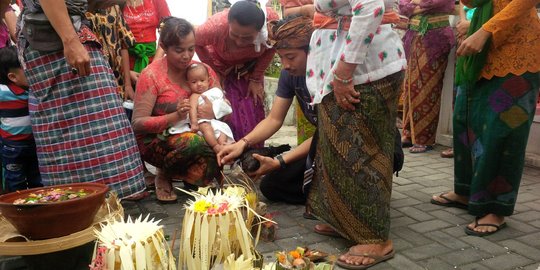 Tradisi unik warga Bali tentukan nama bayi di acara tiga bulanan