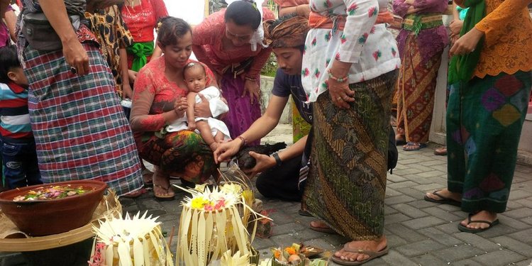 47 Koleksi Contoh Undangan 3 Bulanan Anak Bali Gratis Terbaik