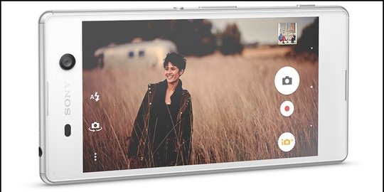 Smartphone Sony dengan kamera selfie 13 MP, berapa harganya?