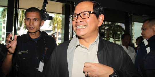 Jelang pelantikan menteri baru, Darmin dan Pramono tiba di Istana