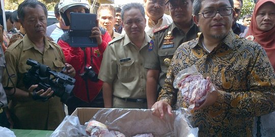 Gubernur Aher tinjau daging sapi di Pasar Kosambi