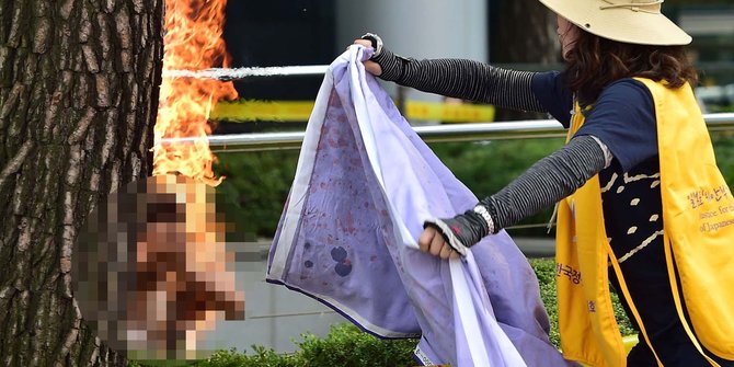 Pria Korsel ini nekat bakar diri saat demo di Kedubes Jepang
