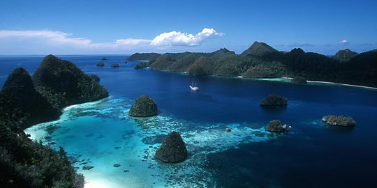 Gelombang laut tinggi, puluhan wisatawan tertahan di Karimunjawa