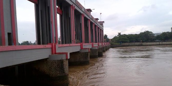 Ini alasan mengapa Pintu Air 10 Tangerang belum bisa diperbaiki