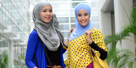 Bermain tabrak motif baju muslim untuk hari raya