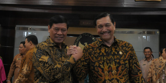 Sertijab Menko Polhukam, Luhut dan Tedjo kompak berbatik cokelat