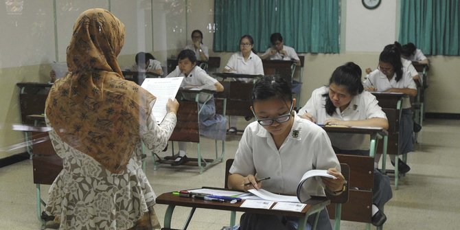 Pemilik KJP gratis naik Transjakarta, tapi dilarang telat ke sekolah