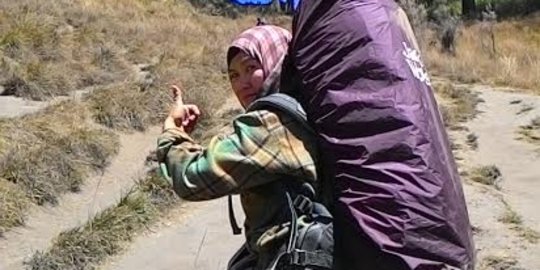 Cerita Ibu 4 anak selamat dari hantaman batu besar saat naik Semeru