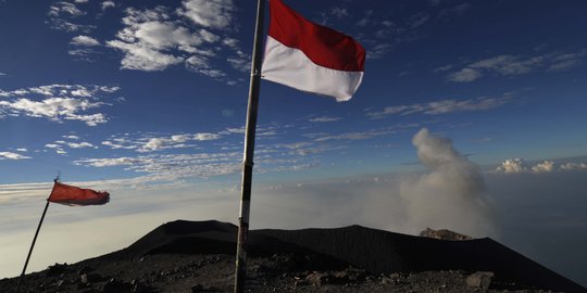 Pendaki dilarang gelar upacara HUT RI di Puncak Semeru