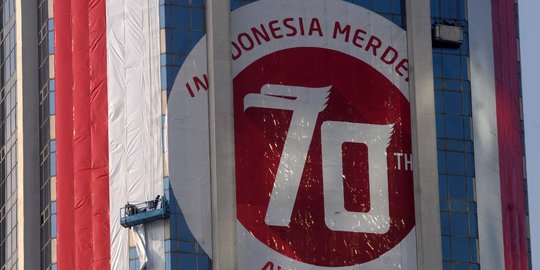 Semarakkan HUT RI, gedung perkantoran dihias bendera merah putih