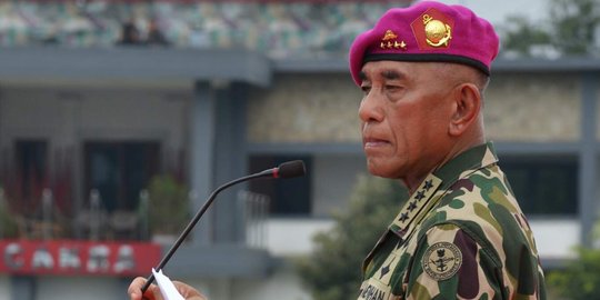 Menhan minta TNI dan Polisi usut kasus atribut partai terlarang